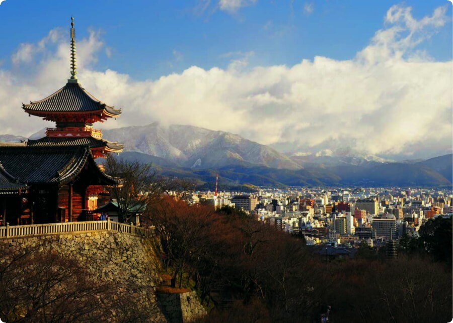 嵐山の冒険：京都の竹林とその先を探索する