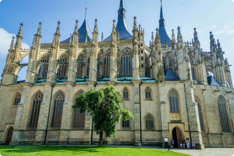 Avtäckning av det gotiska underverket: St. Barbaras katedral i Kutná Hora